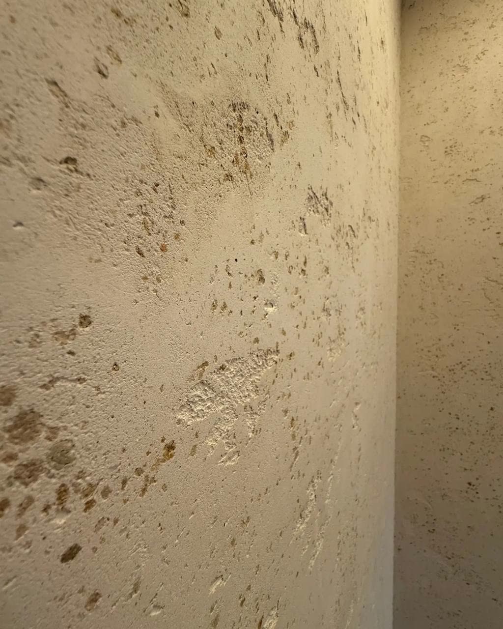 Известковый травертин — фактура стены, Gesso Decoring
