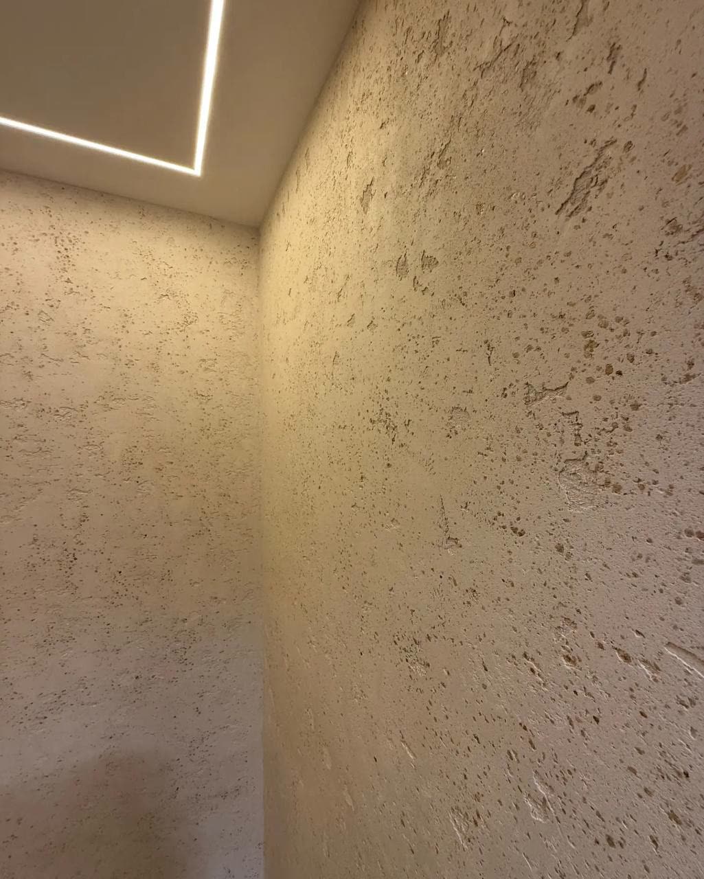 Известковый травертин — фактура стены, Gesso Decoring